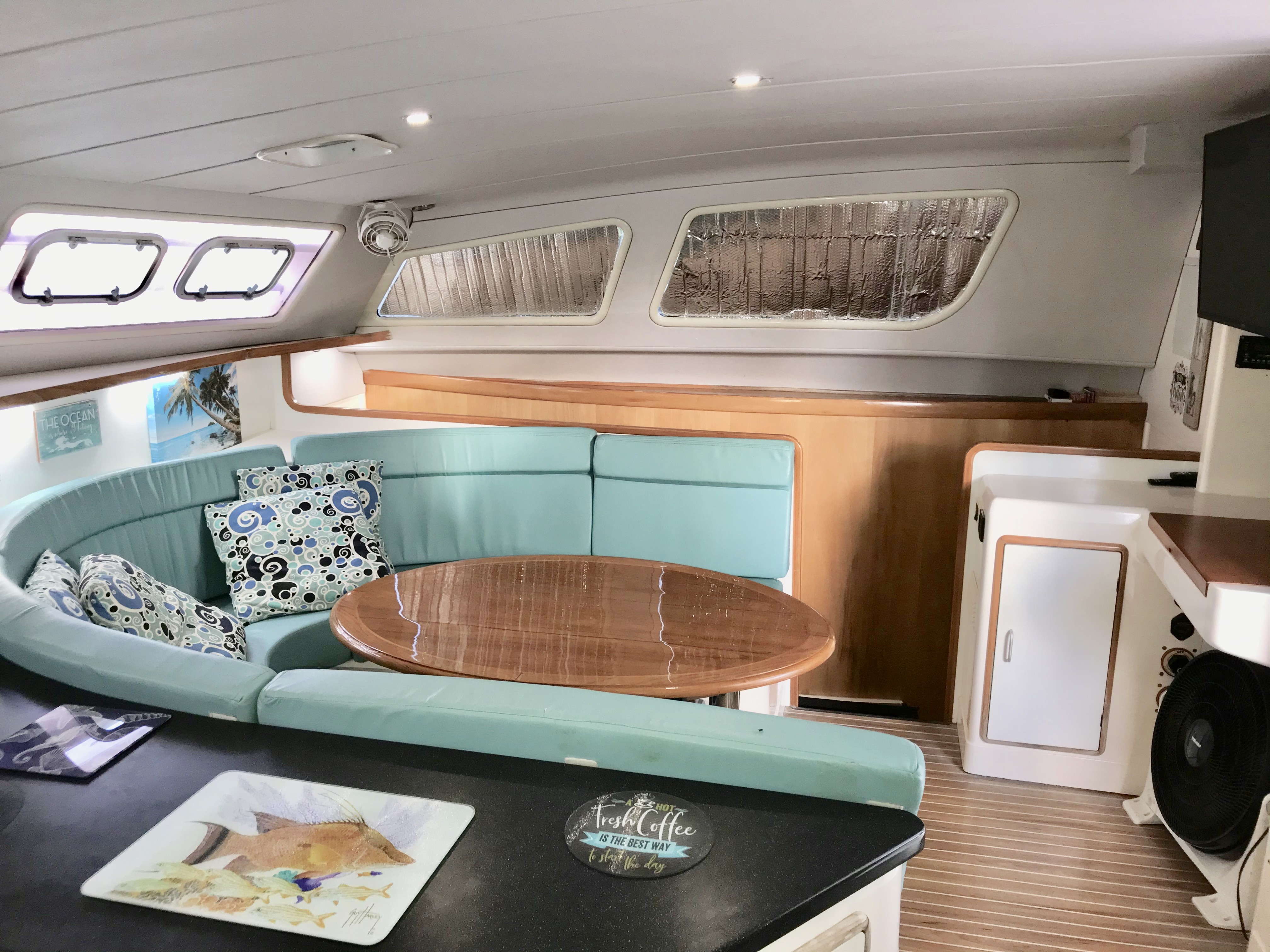 Salón de Exta Sea, vista hacia la cocina