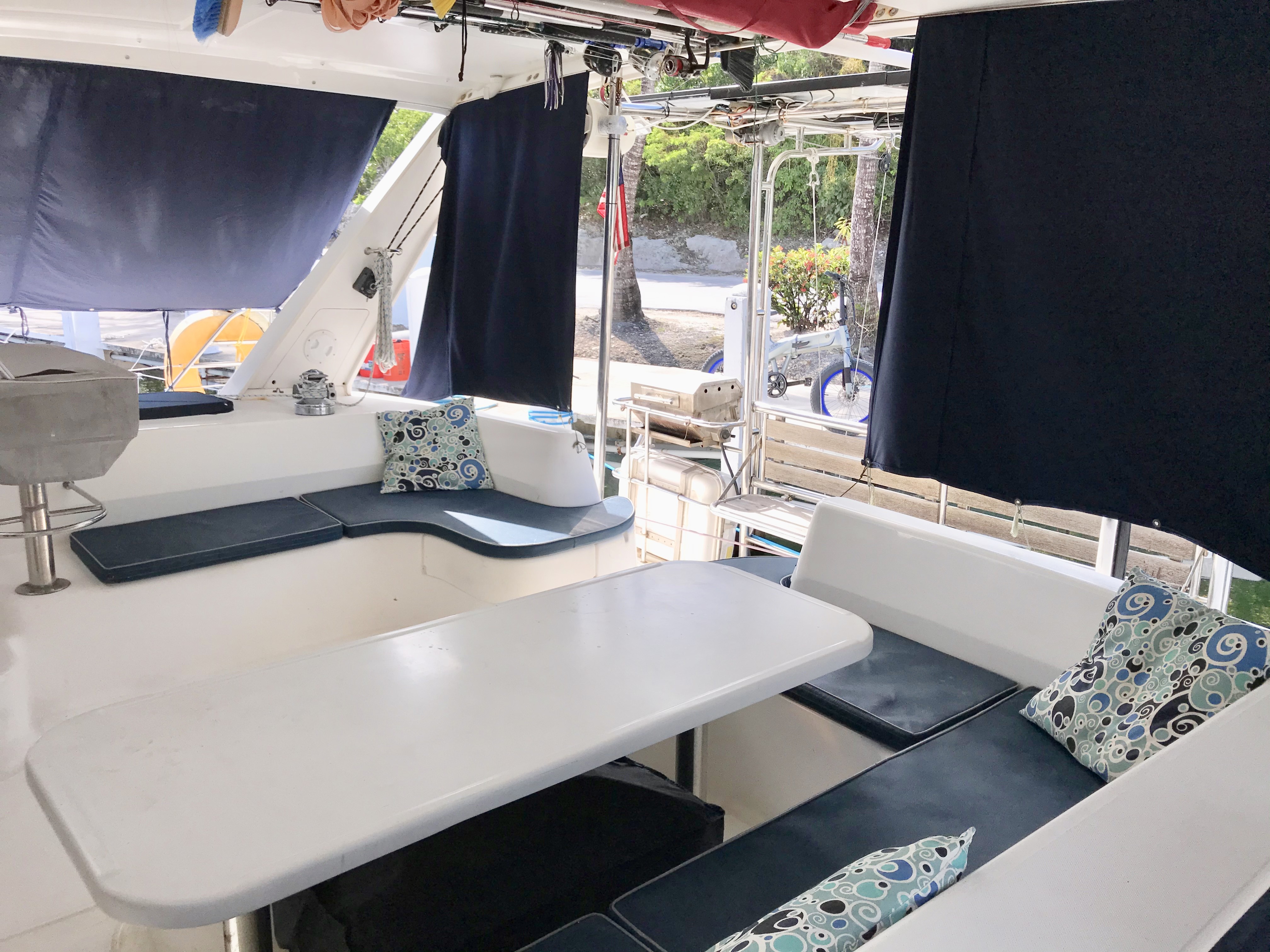 Seating around the cockpit table aboard Exta Sea